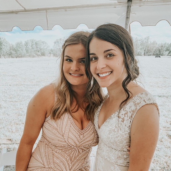 Meet your Posher, Beth - Picture 1 of 4